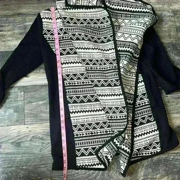 NWT Black and Cream Southwestern Print - Picture 8 of 8